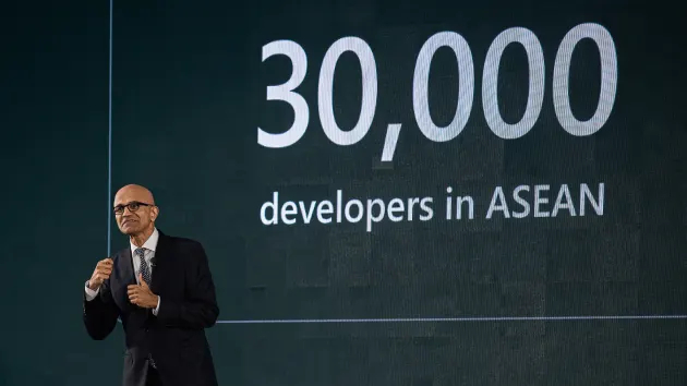 107409221-1714617427581-gettyimages-2150491849-satyanadella-11jpg-1812 Chủ tịch kiêm CEO Microsoft, Satya Nadella. Ảnh: CNBC