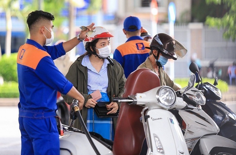 Giá xăng dầu quay đầu tăng nhẹ sau 5 lần giảm liên tiếp