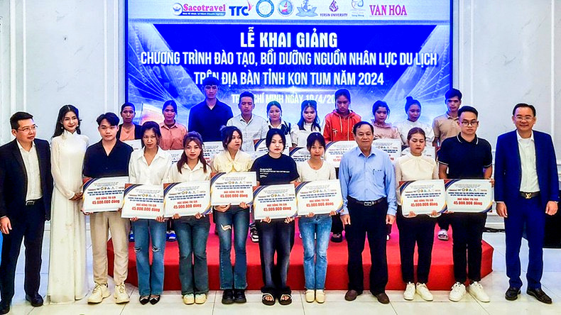 2-1508 20 học viên đã được UBND 2 huyện Đắk Hà và Tu Mơ Rông lựa chọn, giới thiệu tham gia chương trình đào tạo.