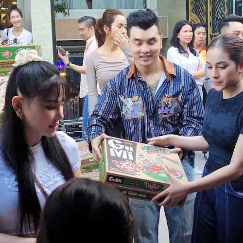 Cùng mang lại niềm vui cho nhiều người là lựa chọn ý nghĩa của Ưng Hoàng Phúc trong ngày sinh nhật
