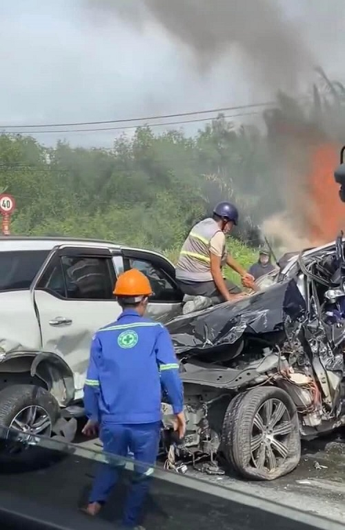 454321670_486488264094605_6399479172161096103_n-1703 Khoảnh khắc hai bàn tay họ chạm nhau là hình ảnh làm gục ngã bất kỳ trái tim nào được cho là “chai sạn” nhất. Ảnh: Ảnh cắt từ clip