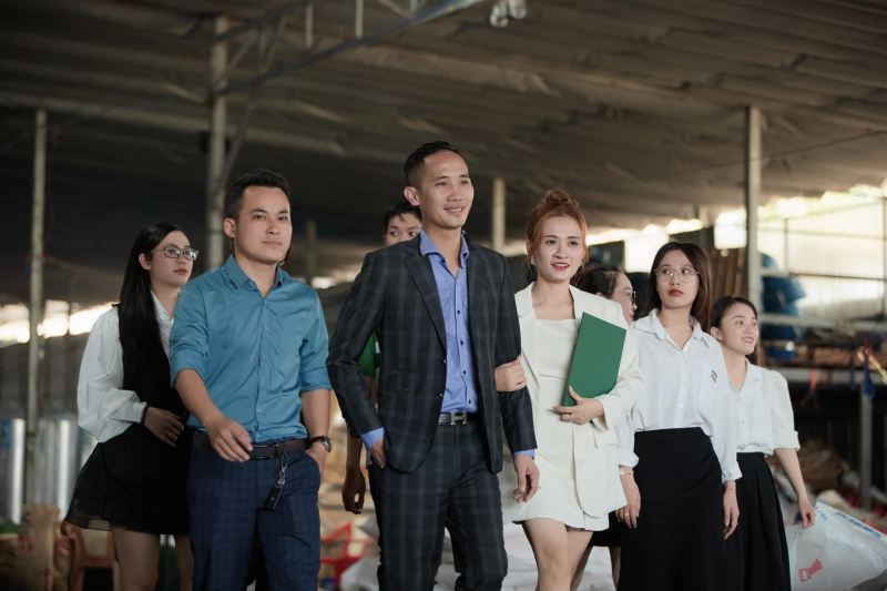 cong-ty-tien-truong-1745 Anh Nguyễn Tiến Trường luôn tâm niệm thành công của nhân viên, đối tác, khách hàng cũng là thành công của bản thân mình.
