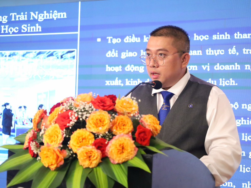 Đại diện Hotel Academy Việt Nam trình bày tham luận tại hội thảo.