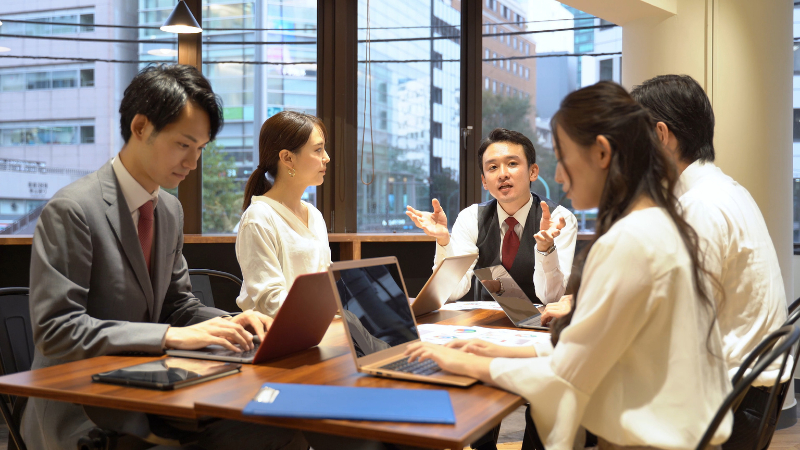 Startup khi kết hợp với tập đoàn sẽ giúp nhân lên rất nhiều lần lợi thế. Ảnh: T.L.