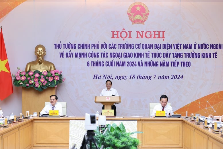 img7086-17213125253811991075460-0950-1 Thủ tướng Phạm Minh Chính chủ trì cuộc họp chiều tối 18/7. Ảnh: VGP