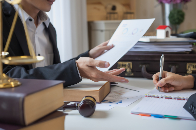phap-ly-1201 Khung khổ pháp lý chưa hoàn thiện tạo ra nhiều rủi ro trong hoạt động của các fintech. Ảnh: T.L.