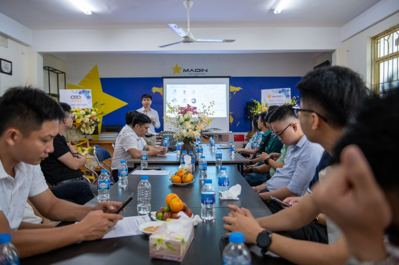 z5629217237096_288f69ed9242308f2ce7dc22597299ea-1338 Các buổi gặp gỡ, giao lưu giữa các thành viên và đối tác, giúp chia sẻ kinh nghiệm và tạo cơ hội hợp tác kinh doanh.