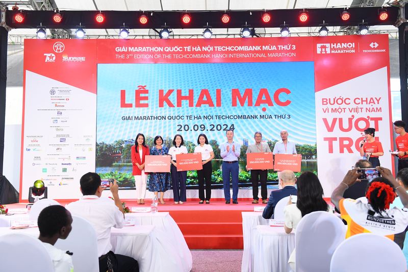 Khai mạc giải Marathon Quốc tế Hà Nội Techcombank mùa 3