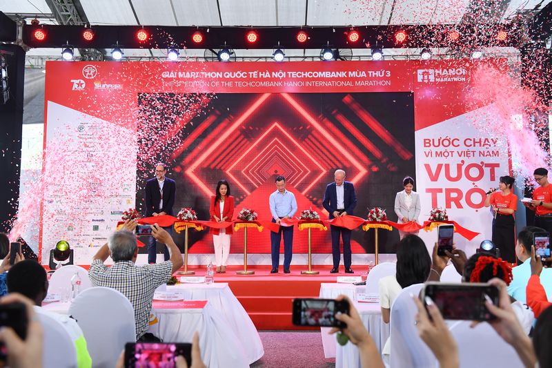 Khai mạc giải Marathon Quốc tế Hà Nội Techcombank mùa 3