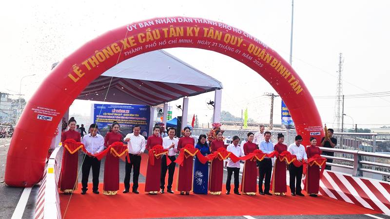 Thông xe cầu Tân Kỳ Tân Quý và 7 công trình trước Tết Ất Tỵ 2025