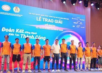 Ngành ngân hàng chung tay xóa nhà tạm, chào mừng đại lễ thống nhất đất nước